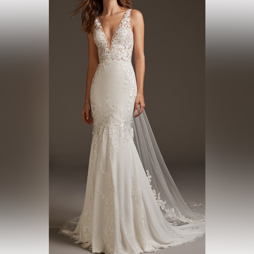 Pronovias Alcyone White Lace Bridal Gown